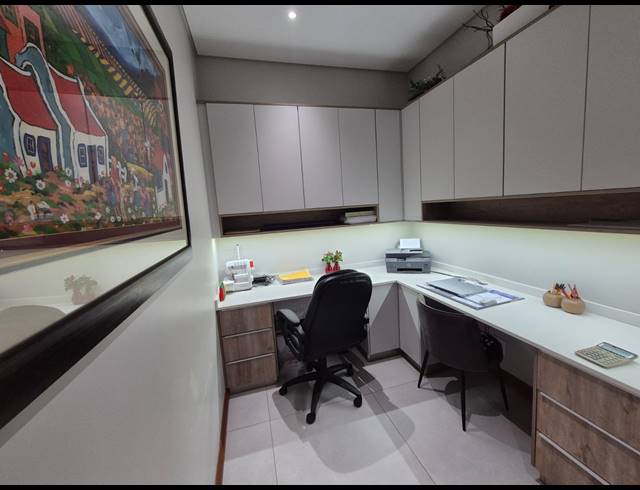 4 BEDROOM HOUSE FOR SALE IN HERON BANKS GOLF ESTATE